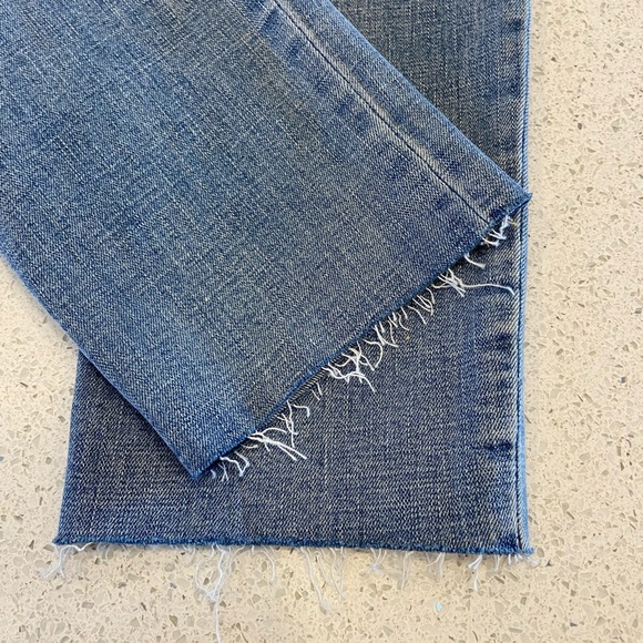 GAP Mid Rise Tapered Jeans. 30/10 regular with 26 inch inseam. Raw hem. - Picture 3 of 5